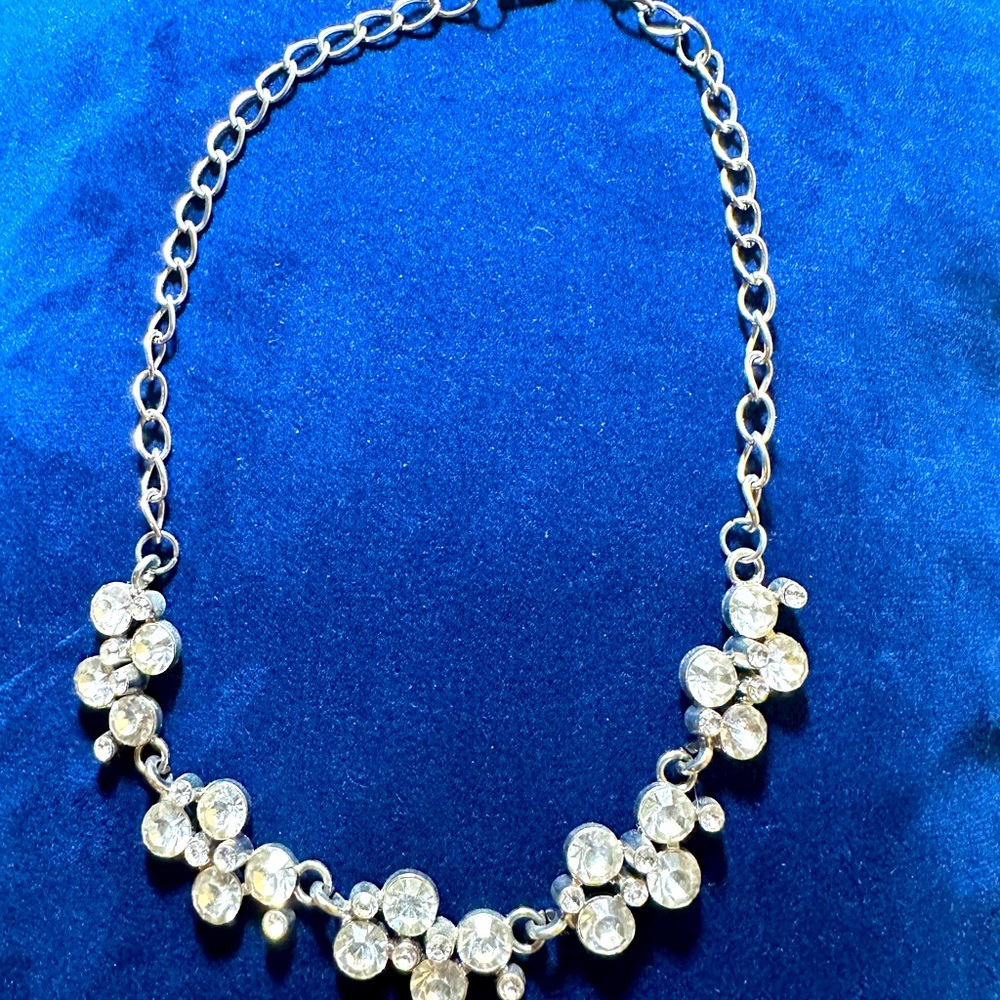White House Black market in Blling statement necklace